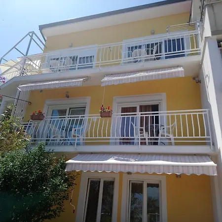 7896a Apartment